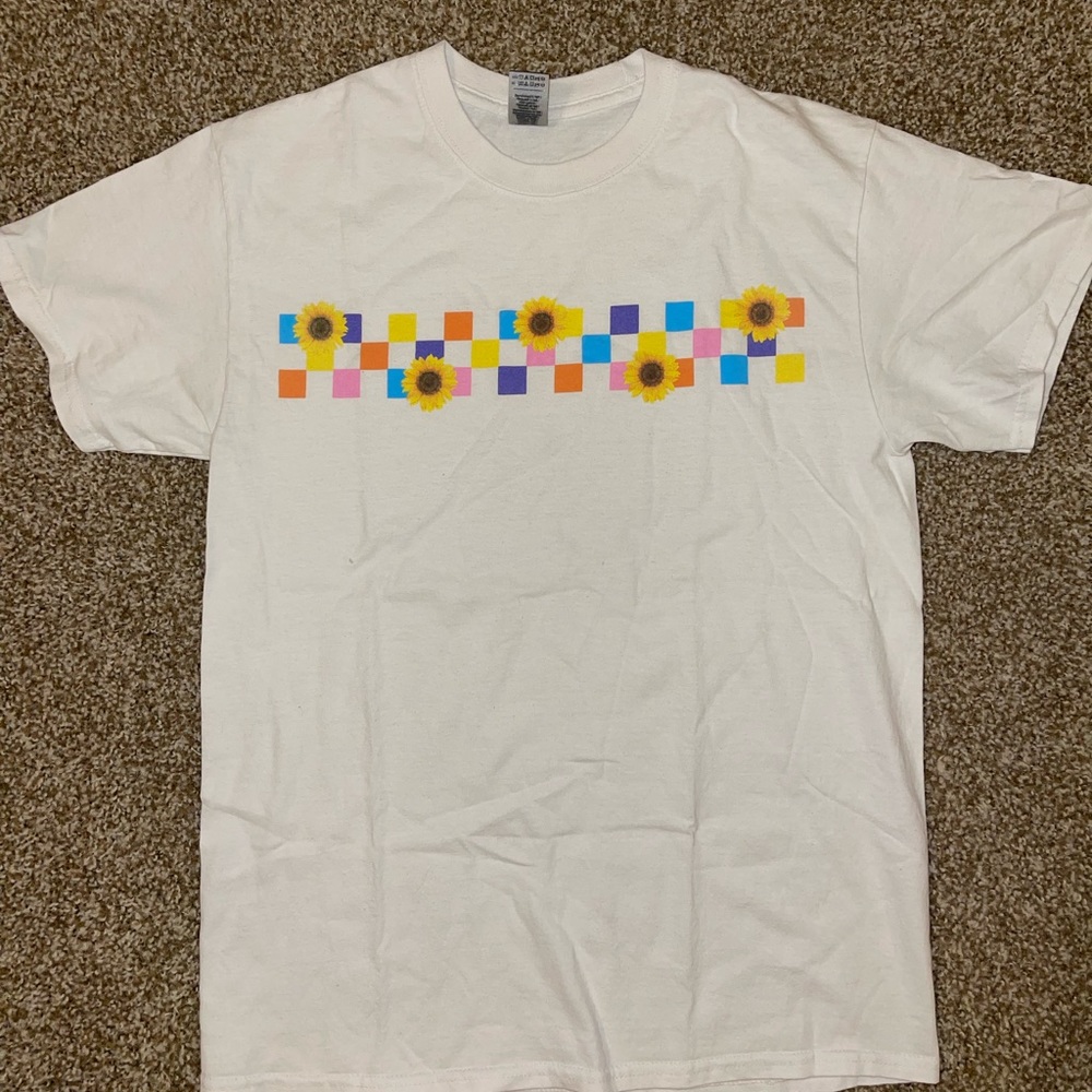 Medium white Gildan graphic tee with colorful checkered graphic and flowers
